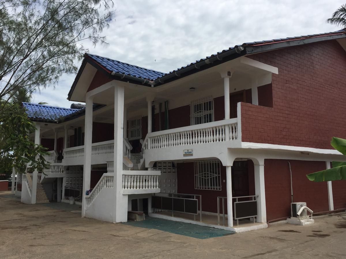 The Family Kingdom Resort Freetown Exterior foto