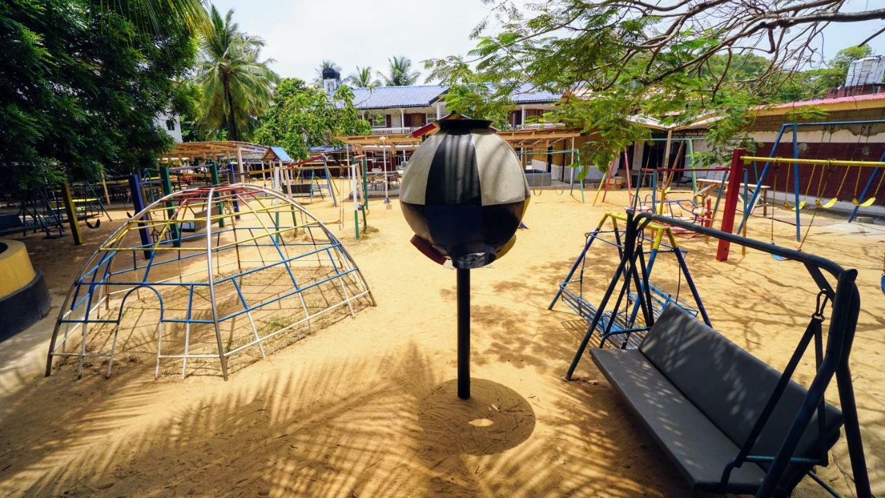 The Family Kingdom Resort Freetown Exterior foto